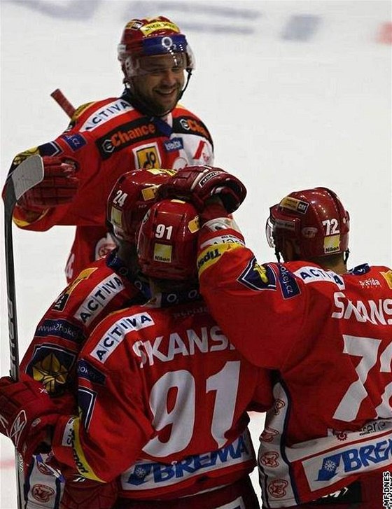 VYDRÍ JIM RADOST? Hokejisté Slavie se dostali do play-off na poslední chvíli, ale u ve tvrtek na led Zlína mohou slavit postup do semifinále. Vedou 3:1 na zápasy.