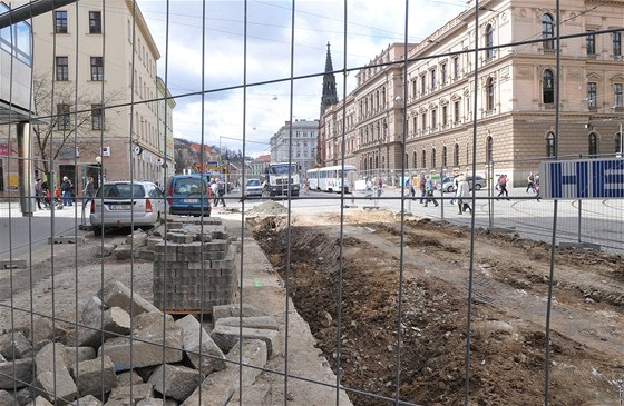 Pohyb v centru Brna lidem ztuje oprava Jotovy ulice i pilehlého Moravského námstí