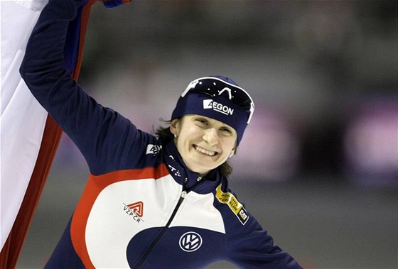 AMPIONKA. Martina Sablíková se raduje z dalího triumfu, díky vítzství na 5000 metr vyhrála mistrovství ve víceboji.
