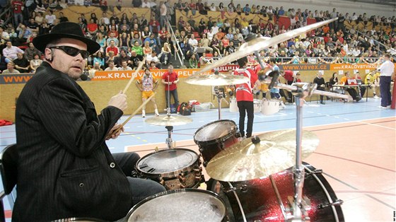 Volejbalisty Píbrami hnal za postupem i rockový bubeník.