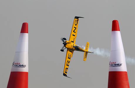 Nigel Lamb pi zvodu srie Red Bull Air Race v Ab Zab