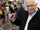 Prezident Václav Klaus zahájil Praský plmaraton, poté se vyjádil k aktuální politické situaci. (27. bezna 2010)