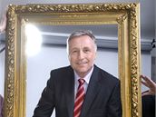 P�edseda ODS Mirek Topolánek p�i focení snímk� k rozhovoru v �asopise Lui.