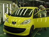 Kolínské automobilce TPCA se loni da�ilo. Zvý�ila své tr�by, nabírala dal�í lidi a zavád�la mimo�ádné sm�ny.