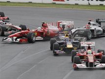 Fernando Alonso na Ferrari ztrc kontrolu nad svm Ferrari pi Velk cen Austrlie. 