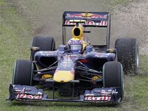 Mark Webber ze stje Red Bull se pi Velk cen Austrlie ocitl mimo tra.