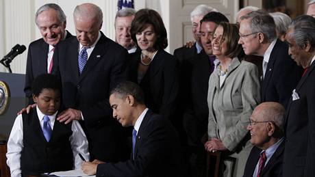 Americký prezident Obama podepisuje zdravotní reformu (23. b�ezna 2010)
