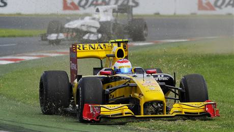 V úvodním tréninku Velké ceny Austrálie se Petrov z Ruska (Renault) hlavn uil poznávat tra.