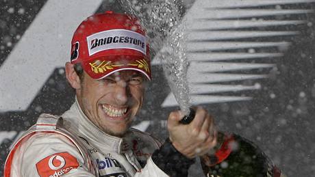 Jenson Button slaví triumf ve Velké cen Austrálie. 