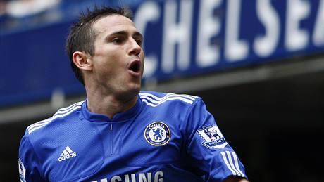 STELEC. Frank Lampard z Chelsea oslavuje gól, který vstelil.