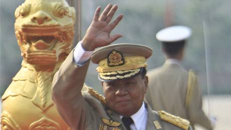 Vdce barmské vojenské junty Than wei (27. bezna 201é)