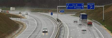 eská vláda schválila dálnici z Brna do Vídn kolem Mikulova. Rakouská strana postaví silnici k eské hranici do roku 2015. Ilustraní foto