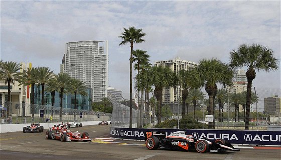 Will Power (Penske) vede závod série IndyCar v St. Petersburgu ped Scottem Dixonem.