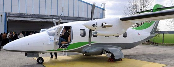 Nové dopravní letadlo kunovického podniku Evektor-Aerotechnik EV-55 Outback.