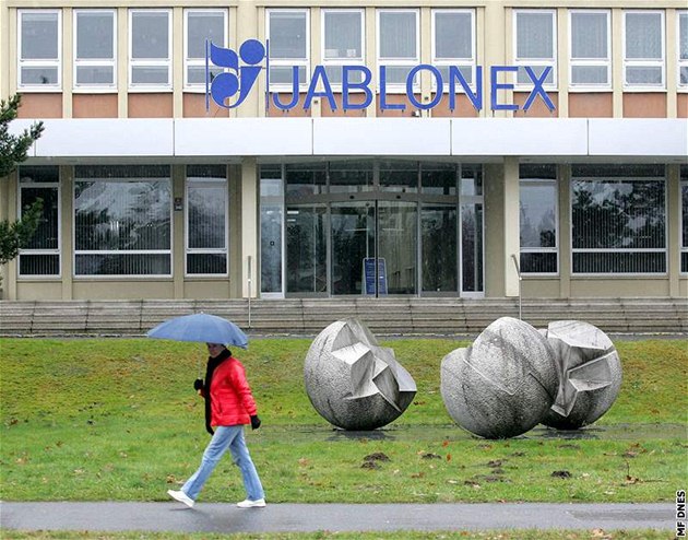 Kdysi slavný bižuterní gigant Jablonex se změnil v realitní kancelář -  iDNES.cz