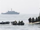 Jihokorejci pátrají po námonících z potopené válené lodi (30. bezna 2009)