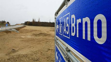 Rakouský Wolkersdorf - dálnice z Vídn do Brna se opt dostala do slepé uliky, nyní na rakouské stran