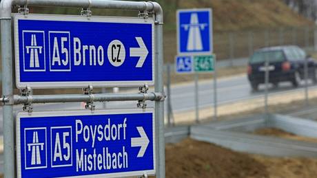Rakouský Wolkersdorf - dálnice z Vídn do Brna se opt dostala do slepé uliky, nyní na rakouské stran