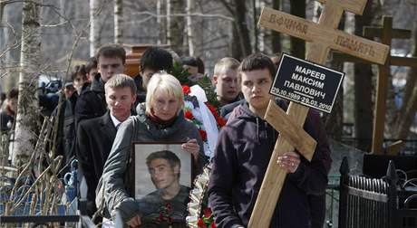 Poheb dvacetiletho Maxima Marejeva, kter zemel pi pondlnch teroristickch tocch (31. bezna 2010)