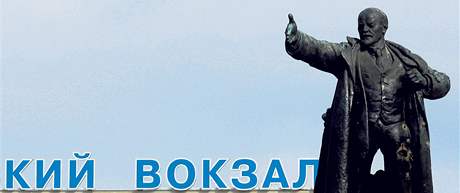 Výbuch na apríla. Tak vypadala po loském "atentátu" Leninova socha ped Finským nádraím.