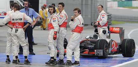 Rozpaky v týmu McLaren po detivé kvalifikaci GP Malajsie