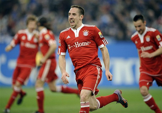 Franck Ribéry, záloník Bayernu Mnichov, se raduje ze svého gólu