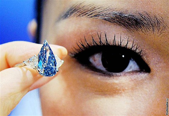 Modré diamanty se adí mezi nejdraí drahokamy vbec. Ilustraní foto