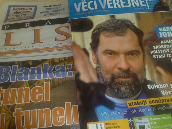 Ve volební kampani strany sázejí i na své vlastní noviny (na snímku Praské listy sociální demokracie a asopis Vci veejné).