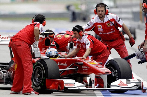 Na detivé poasí pi kvalifikaci Velké ceny Malajsie doplatil i Fernando Alonso z Ferrari.