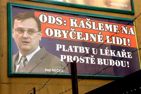 Pedvolebn billboard proti stran ODS.