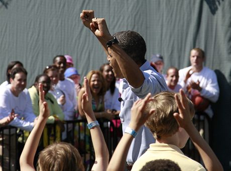 Obama bhem kln nepestval zvodnky povzbuzovat.