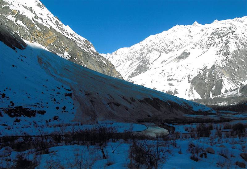 Krajina kolem Arandu, nejvýše položené vesnici v západním Himálaji