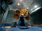 Satelit Astra 3B vyrobený firmou Astrium eká v továrn v Toulouse na transport do Jiní Ameriky