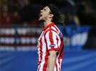 Evropsk liga, tvrtfinle: Tom Ujfalui z Atletica Madrid reaguje v utkn s Valenci.