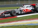 Jason Button z McLarenu na mokrou tra v Sepangu pi kvalifikaci nevyzrál.