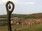 Hosttín. Pohled od sochy 'Jahodiska' na kopci nad vesnicí