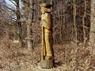 Hosttín, socha "Pastier" od Lúbomíra Orsága u lesa na kraji obce
