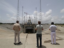 Kosmodrom v Kourou, Francouzsk Guyana: stavba odpalovac rampy pro rusk rakety Sojuz