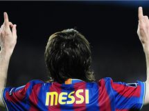 MOV KOUZELNK. Lionel Messi z Barcelony ve tvrtfinle Ligy mistr opt pedvdl pardn kousky.