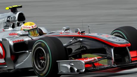 Lewis Hamilton si v trénincích na Velkou cenu Malajsie vedl nejlépe