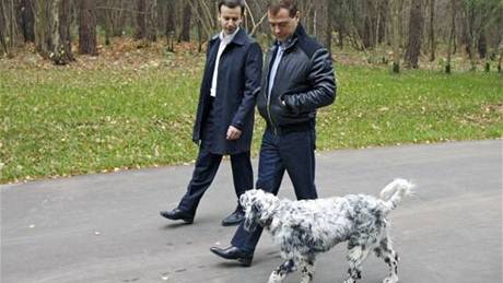 Prezident Medved�v se svým psem