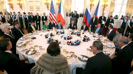 Slavnostní ob�d po podpisu smlouvy START. (8. dubna 2010)