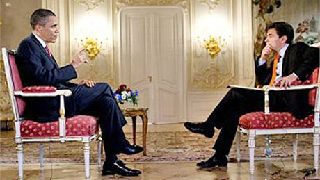 Barack Obama p�i rozhovoru s televizní stanicí ABC News konaném na Pra�ském hrad�.