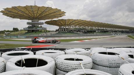 Detivé poasí ovlivnilo i kvalifikaní výkon Lewise Hamiltona z McLarenu.