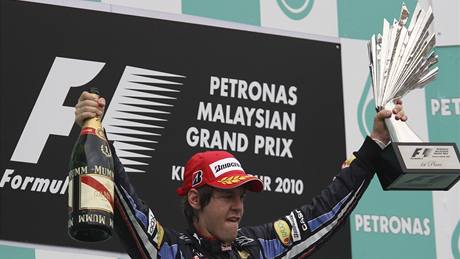 Sebastian Vettel (Red Bull) se raduje z triumfu ve Velké cen Malajsie.