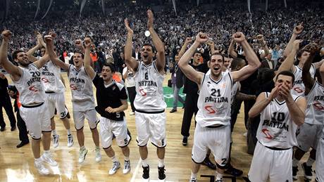 Hrái Partizanu Blehrad se radují z postupu do euroligového Final Four