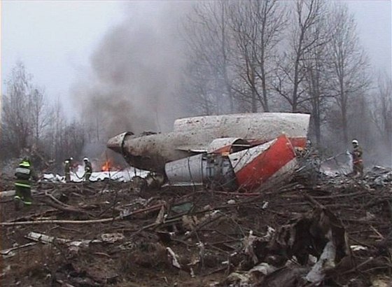 Trosky letadla, v nm zemel mimo jiné i polský prezident Lech Kaczynski. (10.4.2010)
