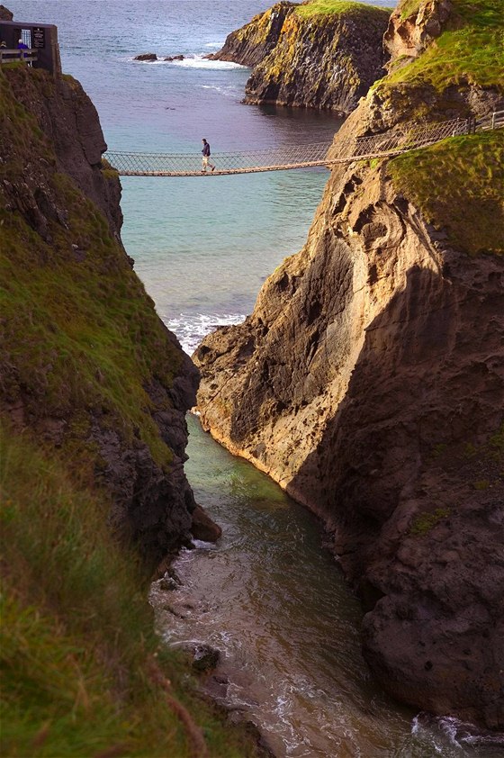 Staí pár hodin jízdy od Belfastu a mete obdivovat pírodní zajímavost Giants Causeway, podniknout pí výlety po horách Mourne nebo si zarybait v jezerech v hrabství Fermanagh.