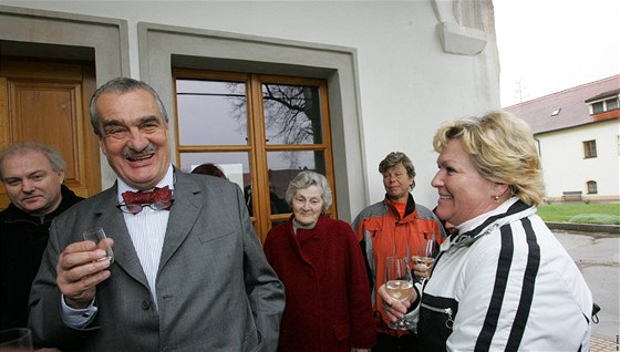 Karel Schwarzenberg se v Bohuticích na Znojemsku setkal se starosty a obany