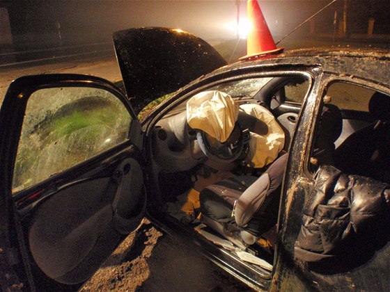 Nehoda vozu znaky Ford Ka u Bílan na Kromísku (13.4.2010)